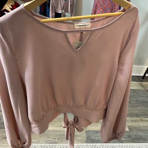 Cropped top Ties in back last one!New - Picture 1 of 4